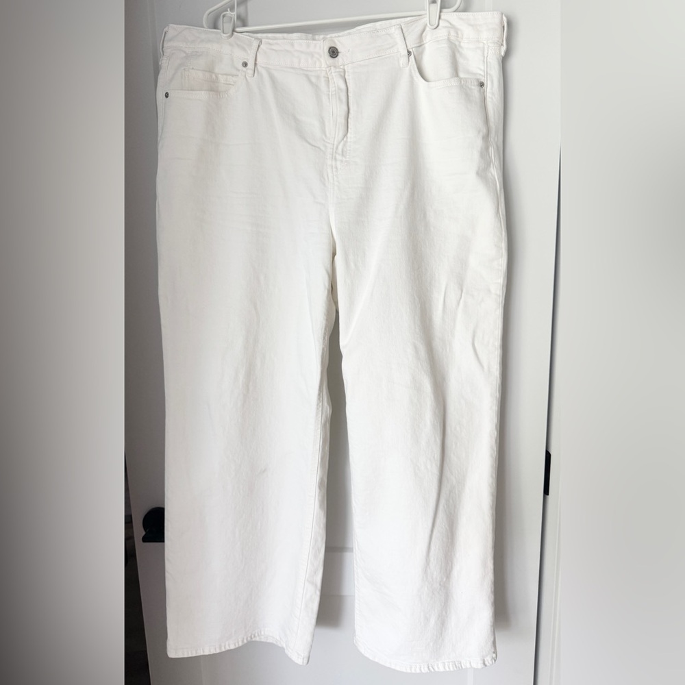 White High-Rise Jeans